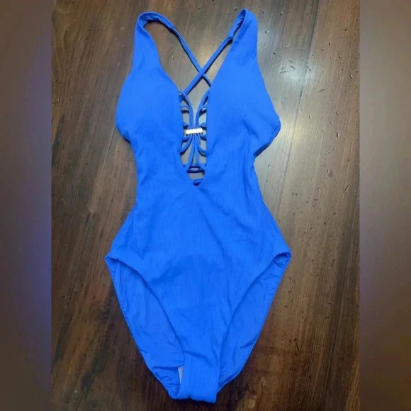 Becca Swimsuit Size Small 4 / 6 Periwinkle Blue Plunge Neck Gold Accent NWOT - Picture 13 of 13